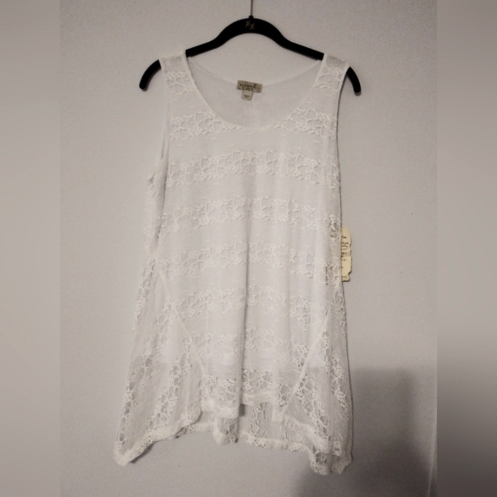 One world lace tank,white size large